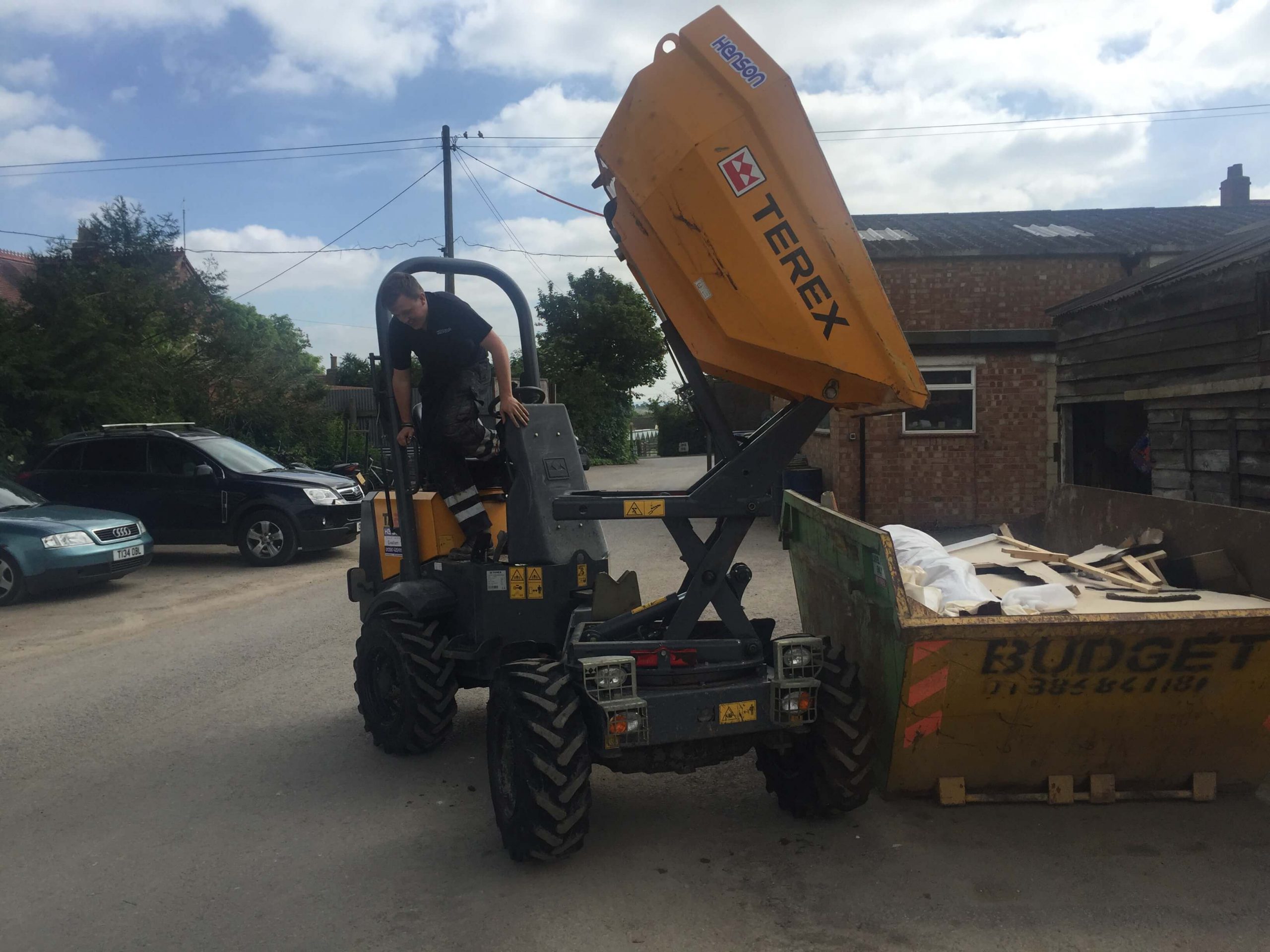 2 Ton Hi Lift Swivel Dumper Miles Hire