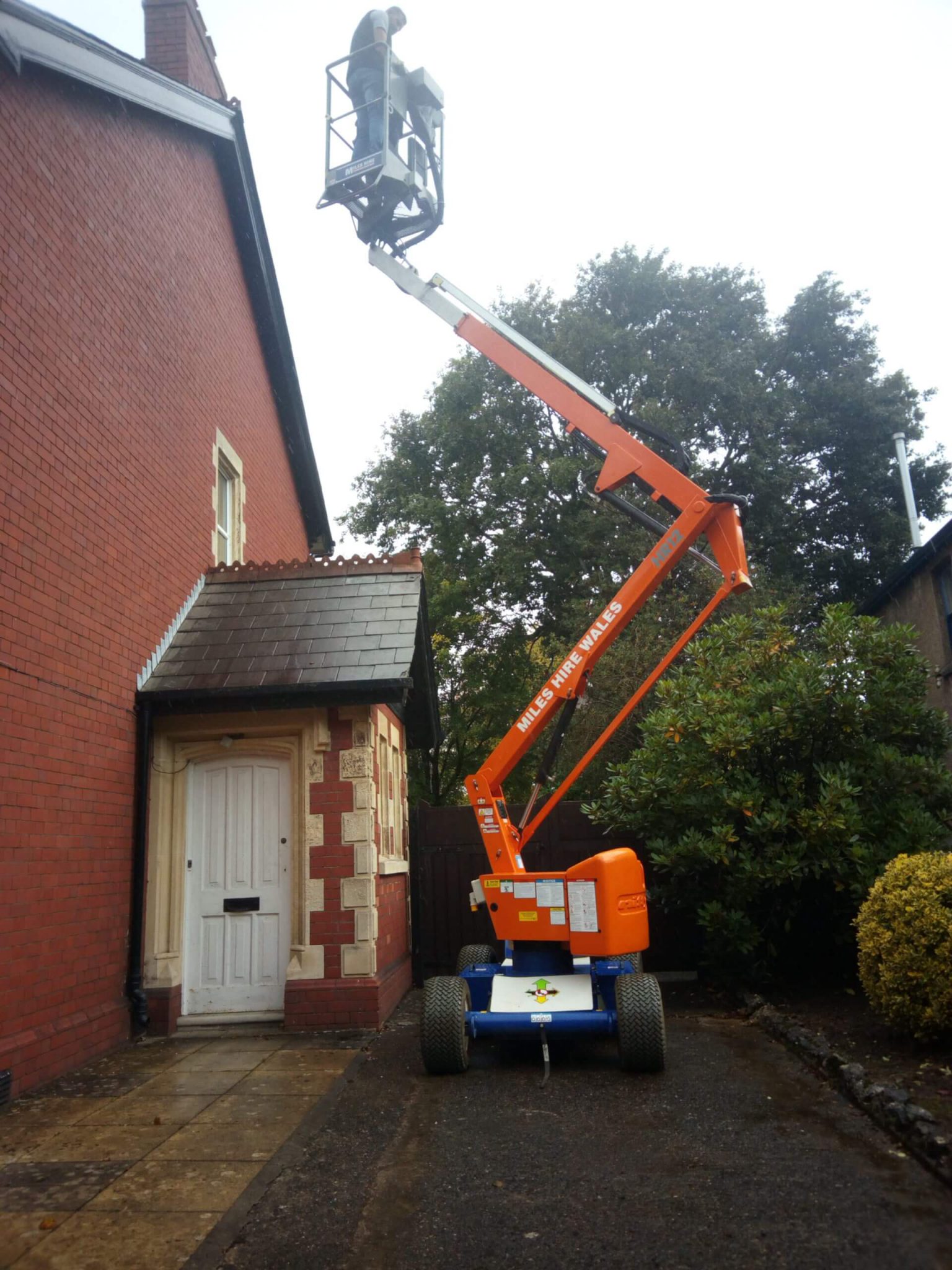 HR12N 12.2m BiFuel Articulated Boom Lift Miles Hire